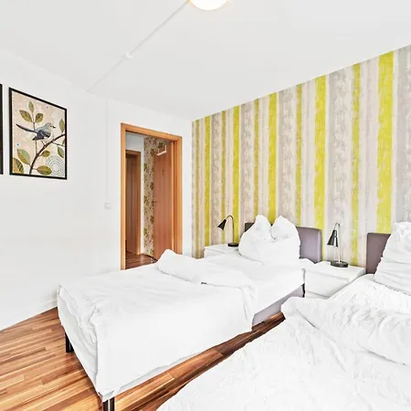 Cosy With Balcony And Fireplace Apartment *