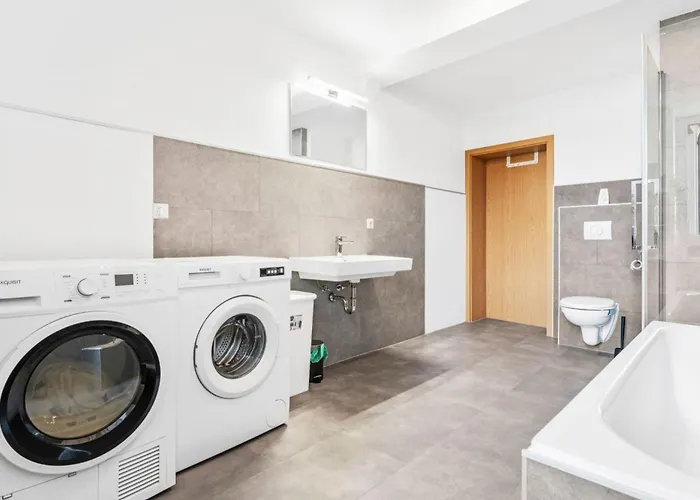 شقة Cosy With Balcony And Fireplace *