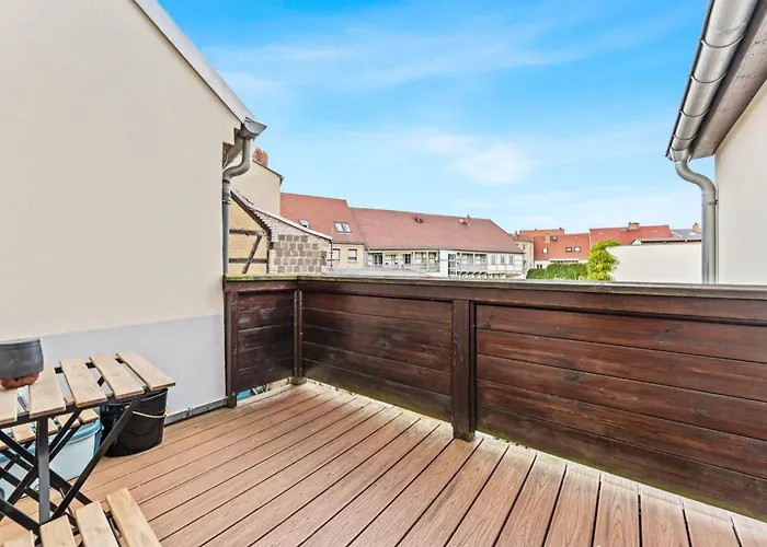 شقة Cosy With Balcony And Fireplace *